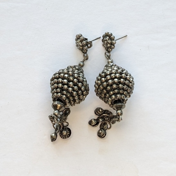 Vintage distressed silver dangling earrings - Picture 4 of 4